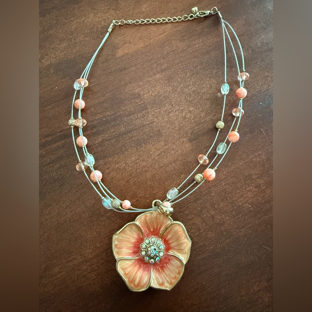 Elegant Floral Pendant Necklace